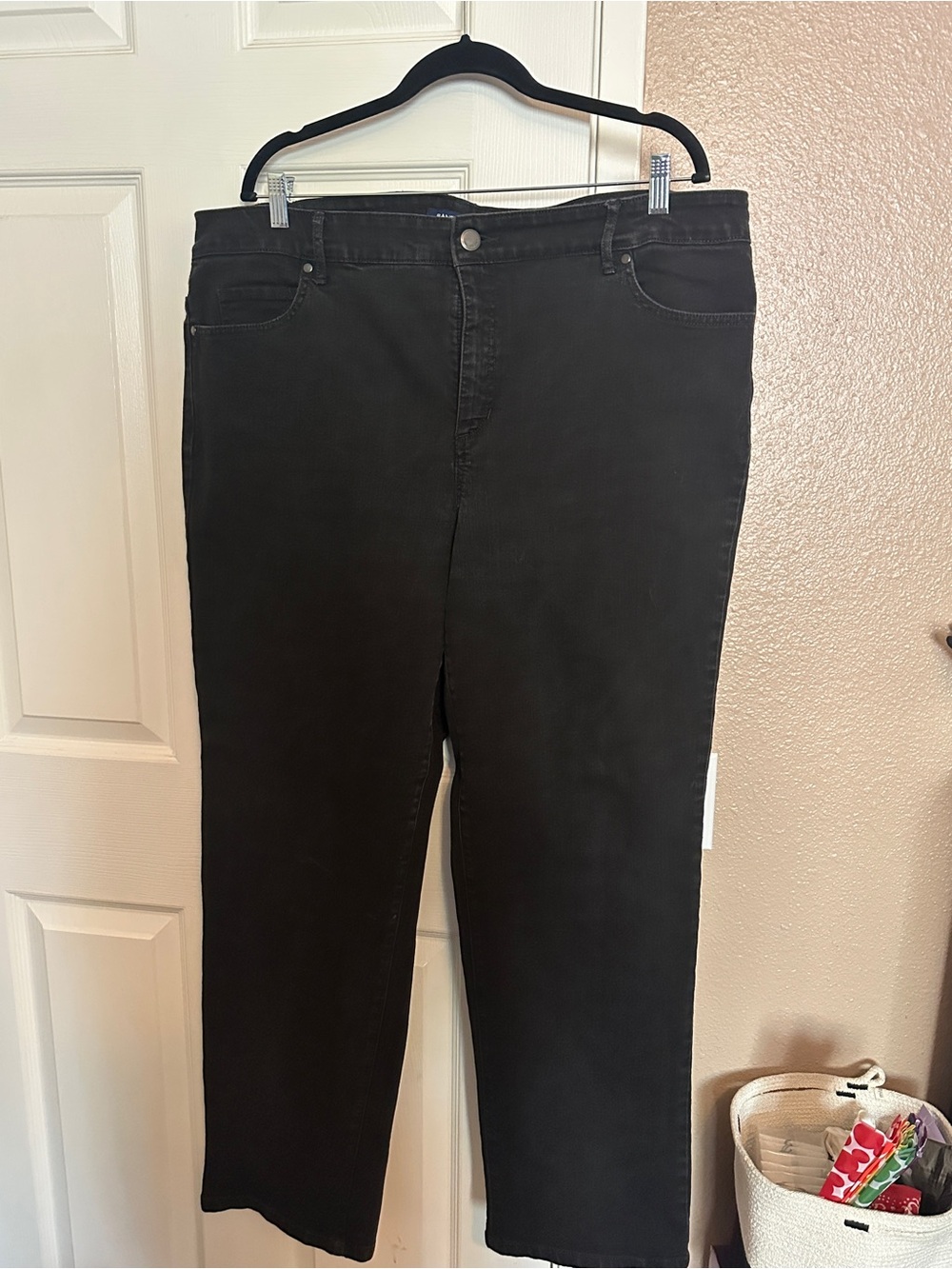 Bandolino Black Straight-Leg Women’s Jeans